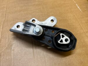 ŁAPA MOCOWANIE PODUSZKA SKRZYNI BIEGÓW FORD FIESTA MK8 1.0 ECOBOOST