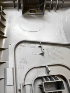 OSŁONA POSZYCIE SŁUPKA B ŚRODKOWEGO ŚRODEK PRAWE PRAWA PRAWEGO SKODA SCALA