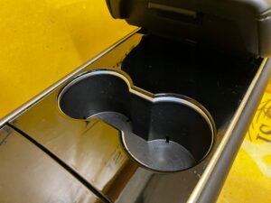 TUNEL ŚRODKOWY PODŁOKIETNIK PRZEŁĄCZNIK TESLA MODEL 3