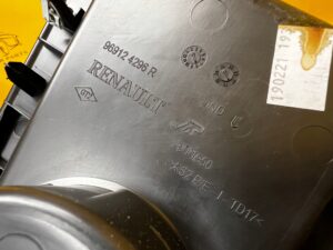 PANEL RAMKA OSŁONA TUNELU ŚRODKOWEGO DACIA DUSTER II 2