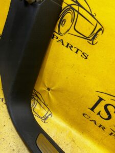 PLASTIK OSŁONA PROGU SŁUPKA A PRZEDNIA PRAWA PORSCHE CAYENNE II 7P5 GTS