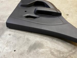 BOCZEK TAPICERKA DRZWI LEWY TYŁ DACIA SANDERO III 2023R