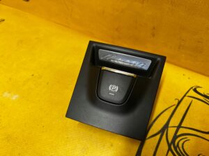 PRZEŁĄCZNIK PANEL PRZYCISK HAMULCA RĘCZNEGO PORSCHE MACAN 95B