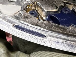 EMBLEMAT ZNACZEK LOGO FORD KUGA MK3 ESCAPE MK4 1.5