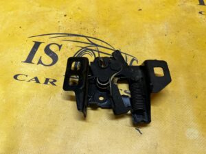 ZAMEK RYGIEL MASKI POKRYWY SILNIKA PRAWY CHEVROLET CORVETTE C5 97-04