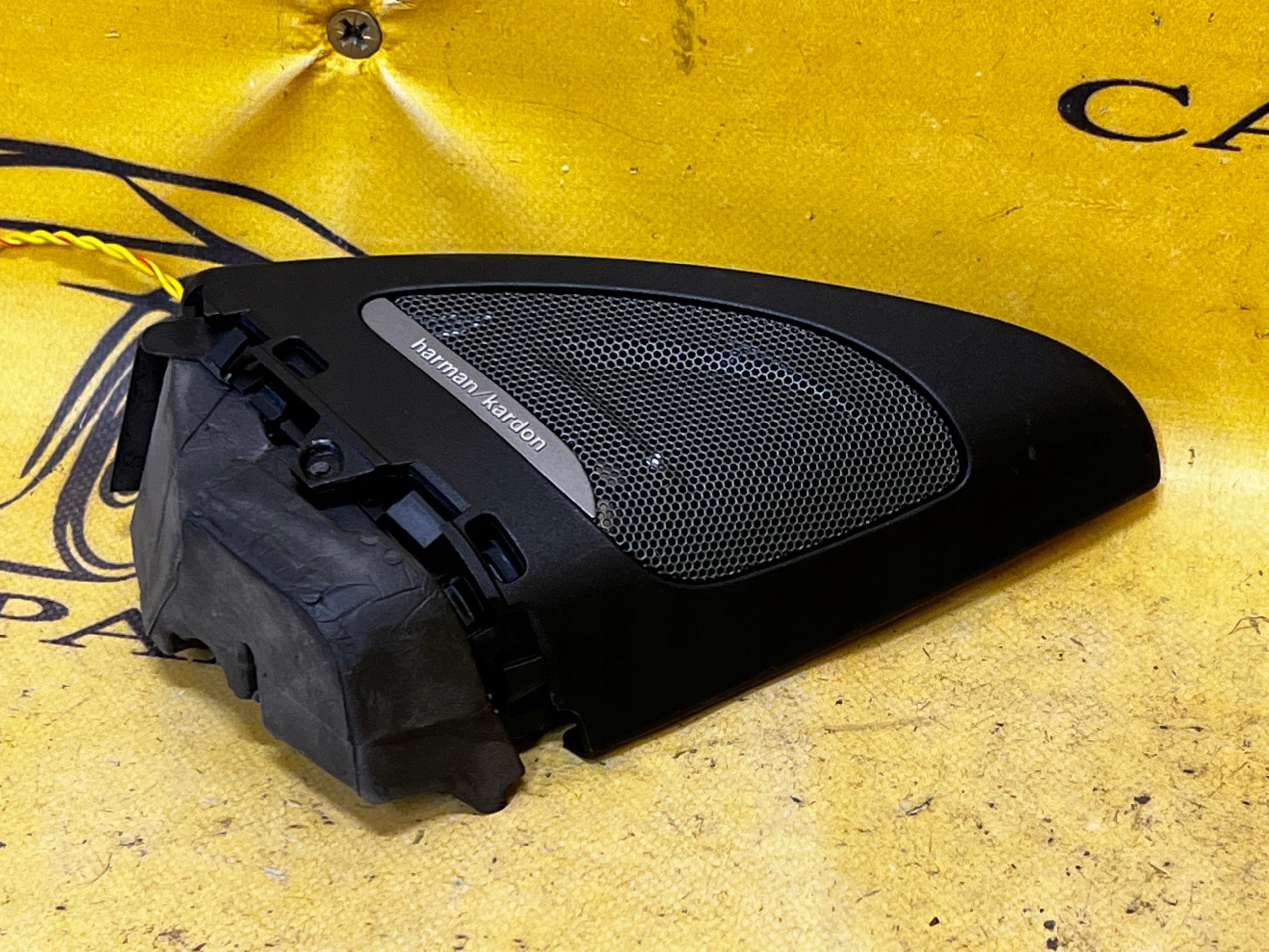 OSŁONA TRÓJKĄT GŁOŚNIK HARMAN KARDON PRAWY BMW F22
