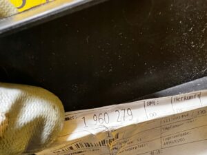 OSŁONA PLASTIK ZAŚLEPKA LISTWA ZDERZAKA PRZEDNIEGO PRZÓD BMW E36 NOWA OEM