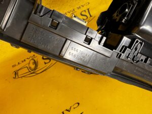 KRATKA NAWIEWU ŚRODKOWA DESKI KONSOLI PRZÓD PRZEDNIA TOYOTA HILUX VIII 8