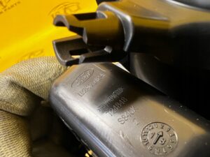 SCHOWEK UCHWYT NA KUBKI CUPHOLDER TUNELU ŚRODKOWEGO FORD EXPLORER VI MK6