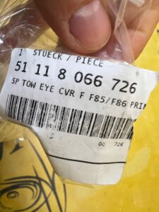 ZAŚLEPKA UCHA HOLOWNICZEGO ZDERZAKA PRZÓD BMW X5M F85 X6M F86 NOWA OEM