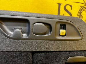 BOCZEK BAGAŻNIKA PRAWY MERCEDES E-KLASA W213