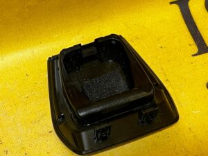 OSŁONA ZAŚLEPKA PASÓW PÓŁKI TYLNEJ BMW F22 F87