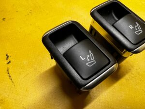 KOMPLET PRZEŁĄCZNIK PANEL SKŁADANIA FOTELA TYŁ PRAWY LEWY MERCEDES GL X166