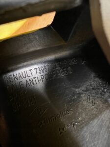 OSŁONA SZYBY SŁUPKA TYŁ PRAWA PRAWY RENAULT MEGANE IV KOMBI