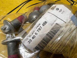 8 X ŚRUBA PIASTY KOŁA TYŁ M12X1,5X33-10.9 BMW X3 F25 X4 F26 NOWA OEM