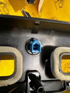 OSŁONA ZAŚLEPKA MASKOWNICA DESKI KONSOLI GŁOŚNIKA RANGE ROVER VELAR L560