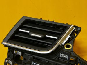 KRATKA NAWIEWU DESKI KONSOLI PRZÓD LEWY LEWA AUDI Q7 SQ7 4M0