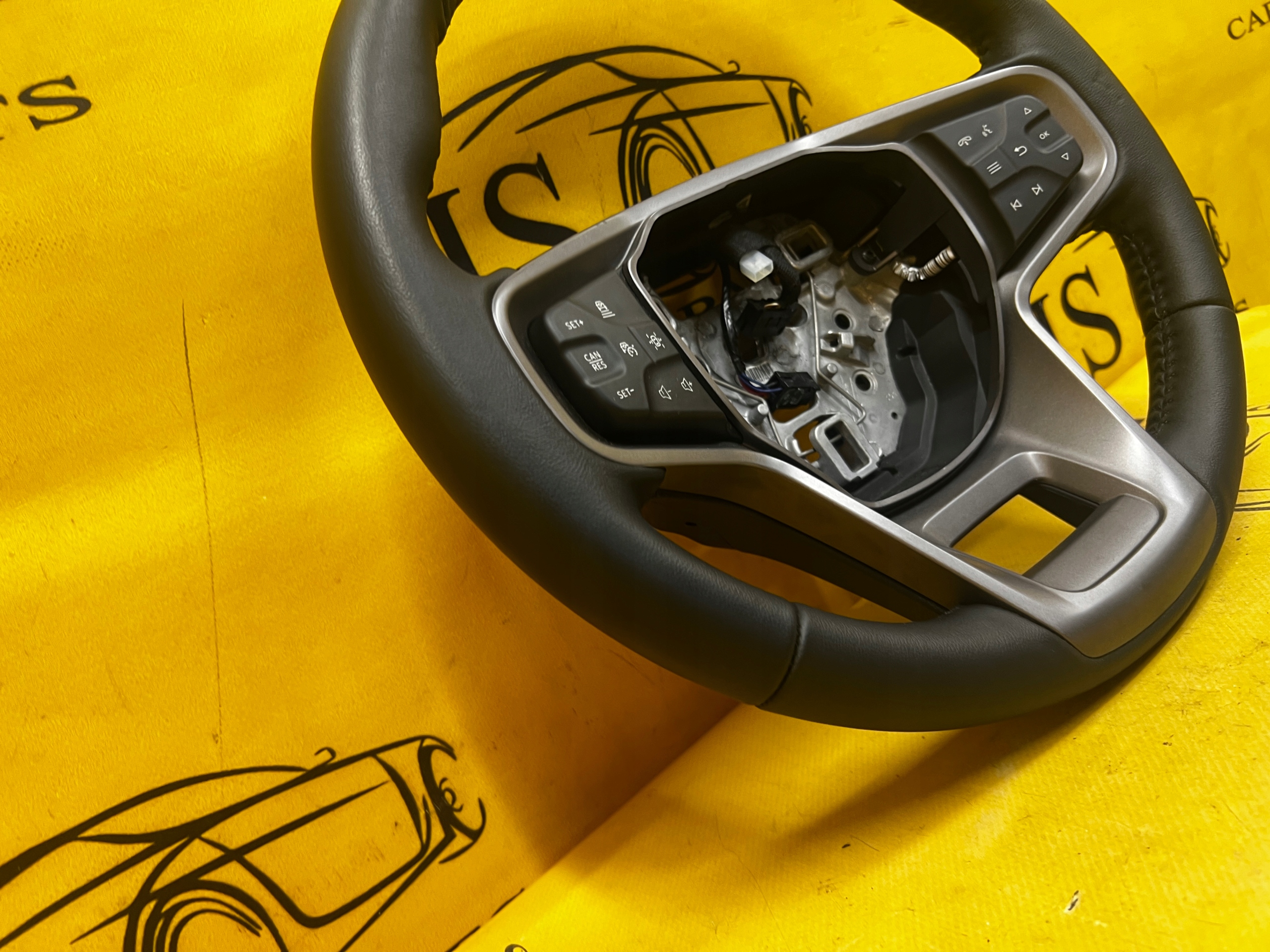 KIEROWNICA SKÓRA MULTIFUNKCJA PODGRZEWANA FORD BRONCO 21-