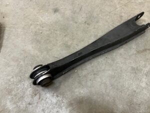 WAHACZ TYŁ TYLNY PRAWY LEWY VOLVO XC90 II