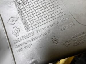 PRAWA OSŁONA SŁUPKA TYŁ RENAULT MEGANE IV KOMBI