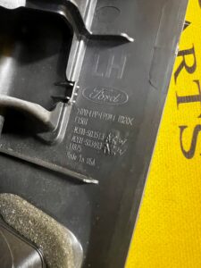 POSZYCIE OSŁONA OBUDOWA SŁUPKA PRZÓD A LEWY FORD BRONCO 21-