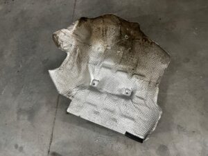 BLACHA OSŁONA TERMICZNA LEWA RANGE ROVER VELAR L560 2.0D