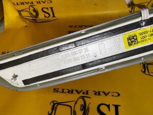 LISTWA PRÓG LED CHROM PRAWY PRZÓD MERCEDES W213
