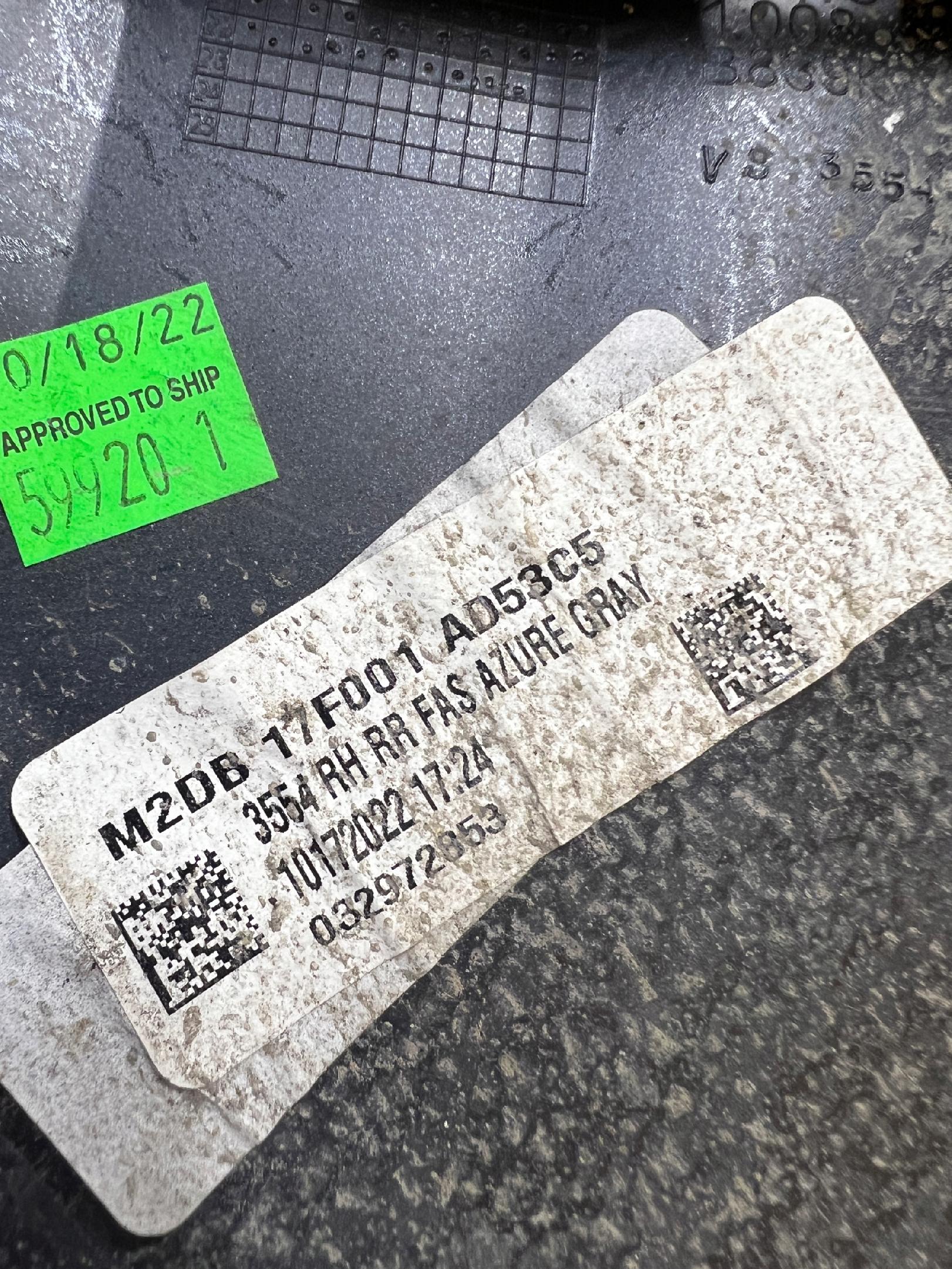 NAROŻNIK BŁOTNIKA TYŁ PRAWY FORD BRONCO 21- AZURE GREY PEARL