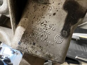 ŁAPA PODUSZKA WSPORNIK MOCOWANIE SILNIKA VOLVO XC90 II 2.0 D D4