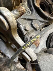 ZWROTNICA TARCZA ZACISK PRZÓD LEWY PEUGEOT 3008 II 5008 II