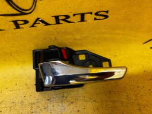 KLAMKA WEWNĘTRZNA LEWA TYŁ TYLNA TOYOTA HILUX VIII 8