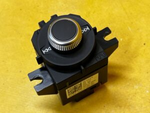 PRZYCISK POKRĘTŁO REGULACJI GŁOŚNOŚCI AUDI TT 8S