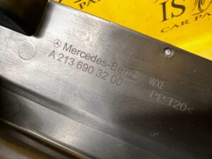 OSŁONA LISTWA BAGAŻNIKA PRAWA MERCEDES E-KLASA W213