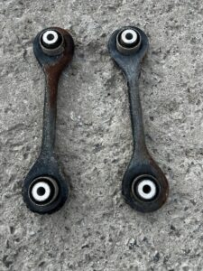 WAHACZ TYLNY TYŁ FORD ESCAPE MK4 1.5 EB 4WD 4X4