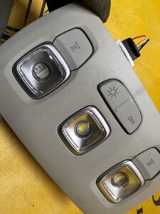 LAMPKA OŚWIETLENIE PODSUFITKI RENAULT MEGANE IV