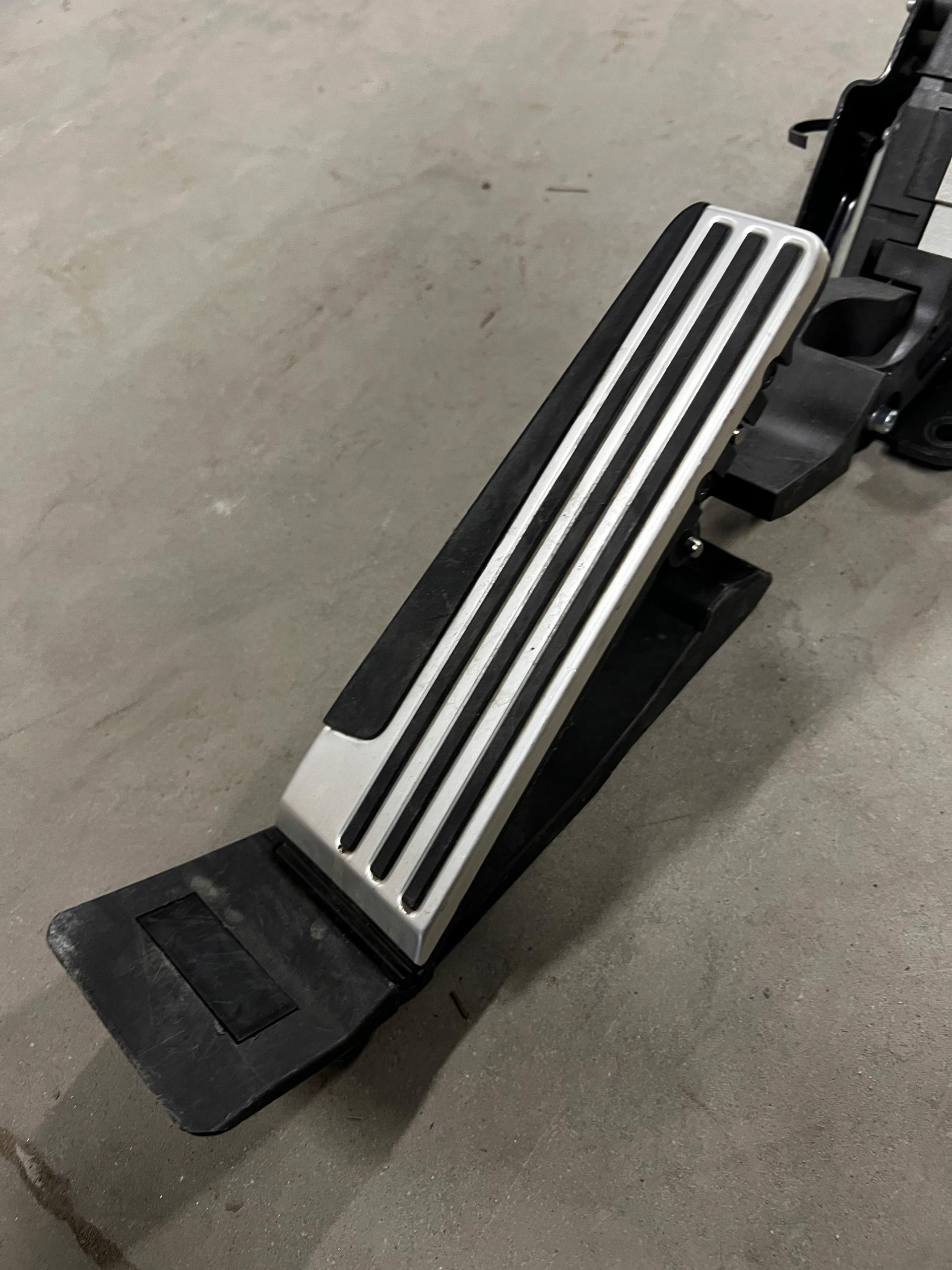 PEDAŁ GAZU POTENCJOMETR INFINITI Q50