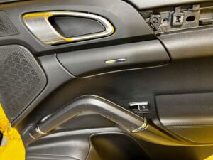 BOCZEK TAPICERKA DRZWI PRAWY TYŁ PORSCHE CAYENNE 7P5 LIFT