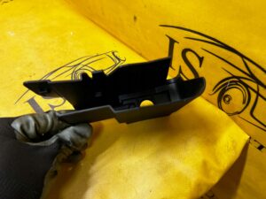 ZAŚLEPKA OSŁONA KLEMY ZACISKU AKUMULATORA PORSCHE MACAN 95B 2.0 TFSI