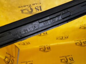 USZCZELKA LISTWA SZYBY CZOŁOWEJ PRZÓD PRAWY FORD EXPLORER MK6