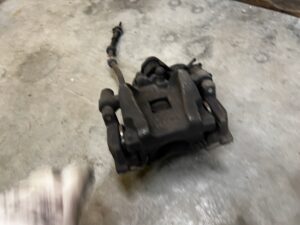 ZACISK HAMULCOWY ELEKTRYCZNY TYŁ LEWY VOLVO XC90 II