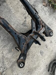 WÓZEK BELKA SANKI ZAWIESZENIE KOŁYSKA TYŁ RANGE ROVER VELAR L560 2.0D