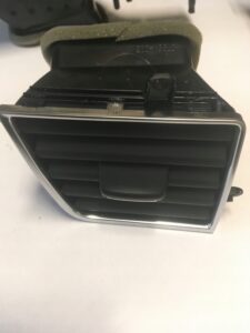 KRATKA NAWIEWU POWIETRZA AUDI A8 D4 4H1820951A