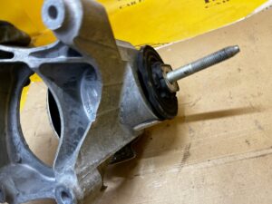 PODUSZKA ŁAPA MOCOWANIE SILNIKA LEWA FORD EXPLORER MK6 3.3 V6 FHEF HYBRID