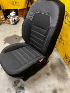 FOTEL PASAŻERA PRAWY PRZÓD ZAGŁÓWEK AIRBAG DACIA SANDERO III 3 20R-