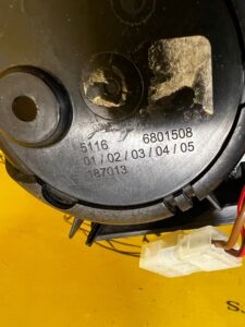 PÓŁKA UCHWYT NA KUBKI CUPHOLDER BMW 5 G30