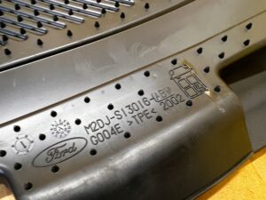 DYWANIKI WYCIERACZKI GUMOWE ORYGINALNE 4 DRZWI FORD BRONCO 21- NOWE OEM