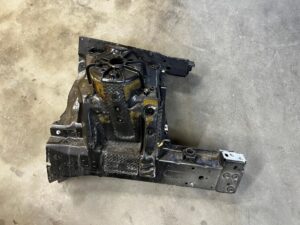 ĆWIARTKA PODŁUŻNICA FARTUCH KIELICH PRZÓD LEWY RANGE ROVER VELAR L560