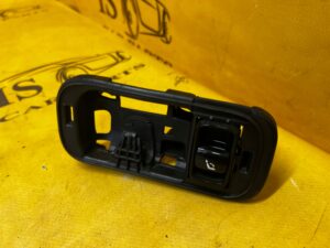 PRZEŁĄCZNIK SKŁADANIA OPARCIA KANAPY FOTELA TYŁ LEWY MERCEDES C-KLASA W206