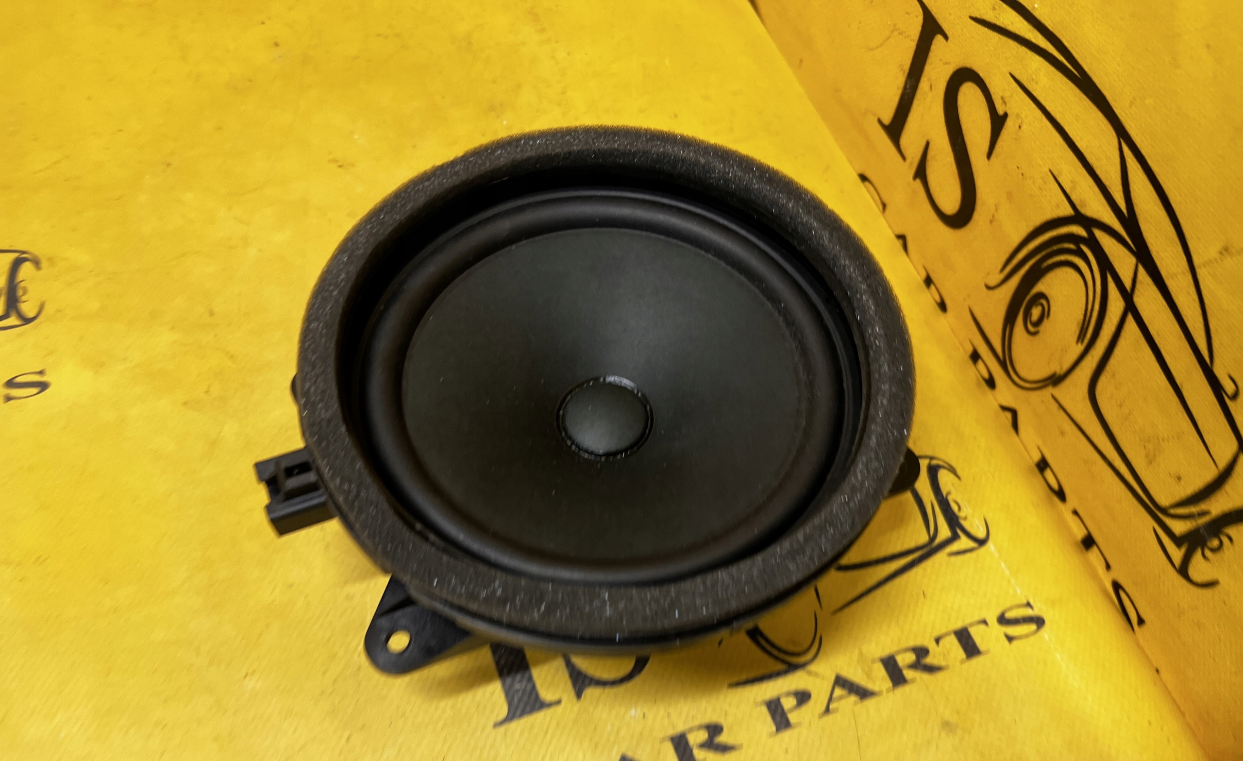 GŁOŚNIK DRZWI ŚREDNIOTONOWY VOLVO XC90 II