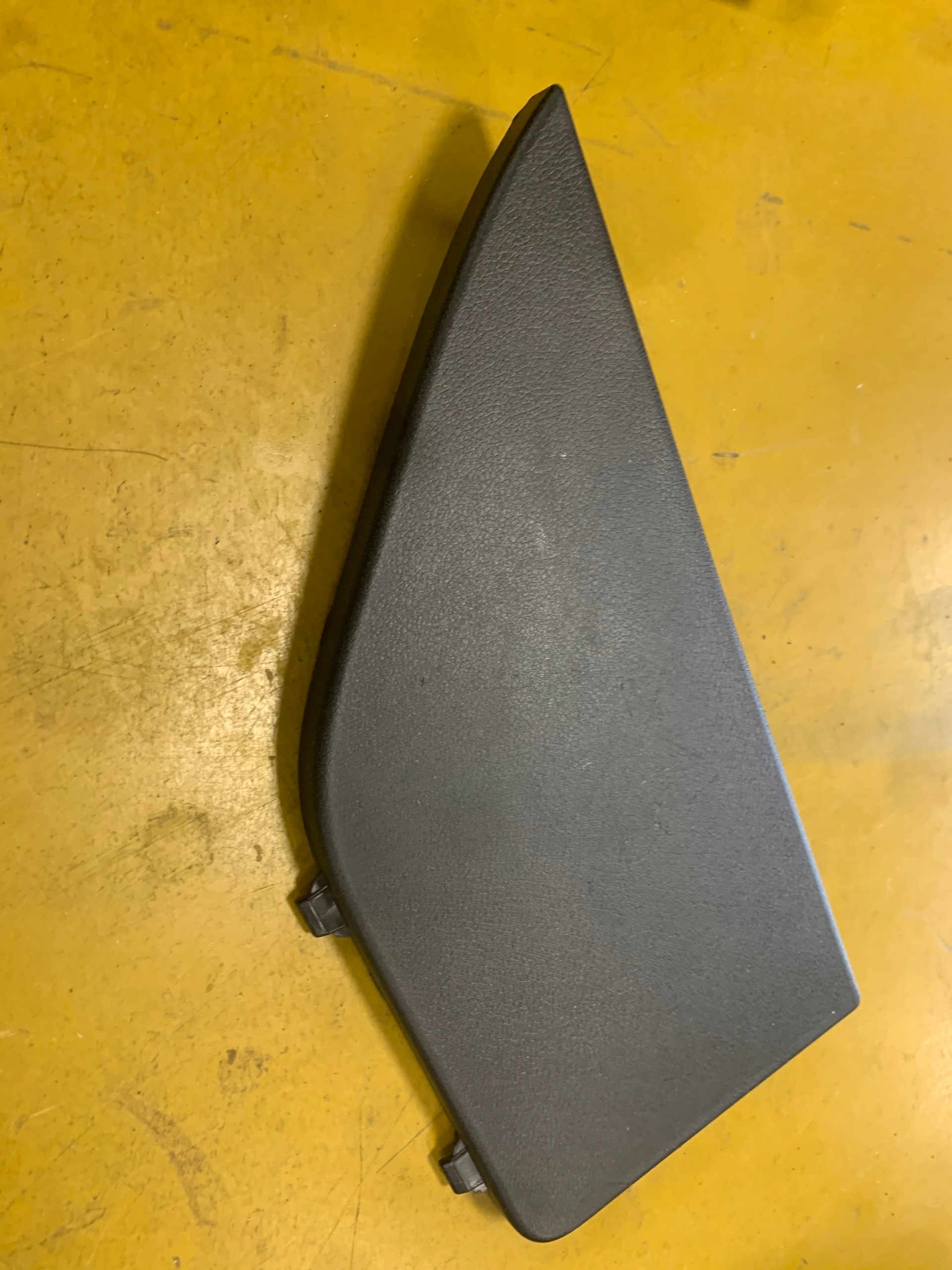 PRAWA OSŁONA BOCZEK BAGAŻNIKA KIA SORENTO III